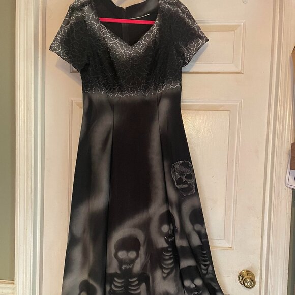 ...things that go 'Bump in the night!   The Perfect Spooky Dress for Halloween! - Picture 1 of 5